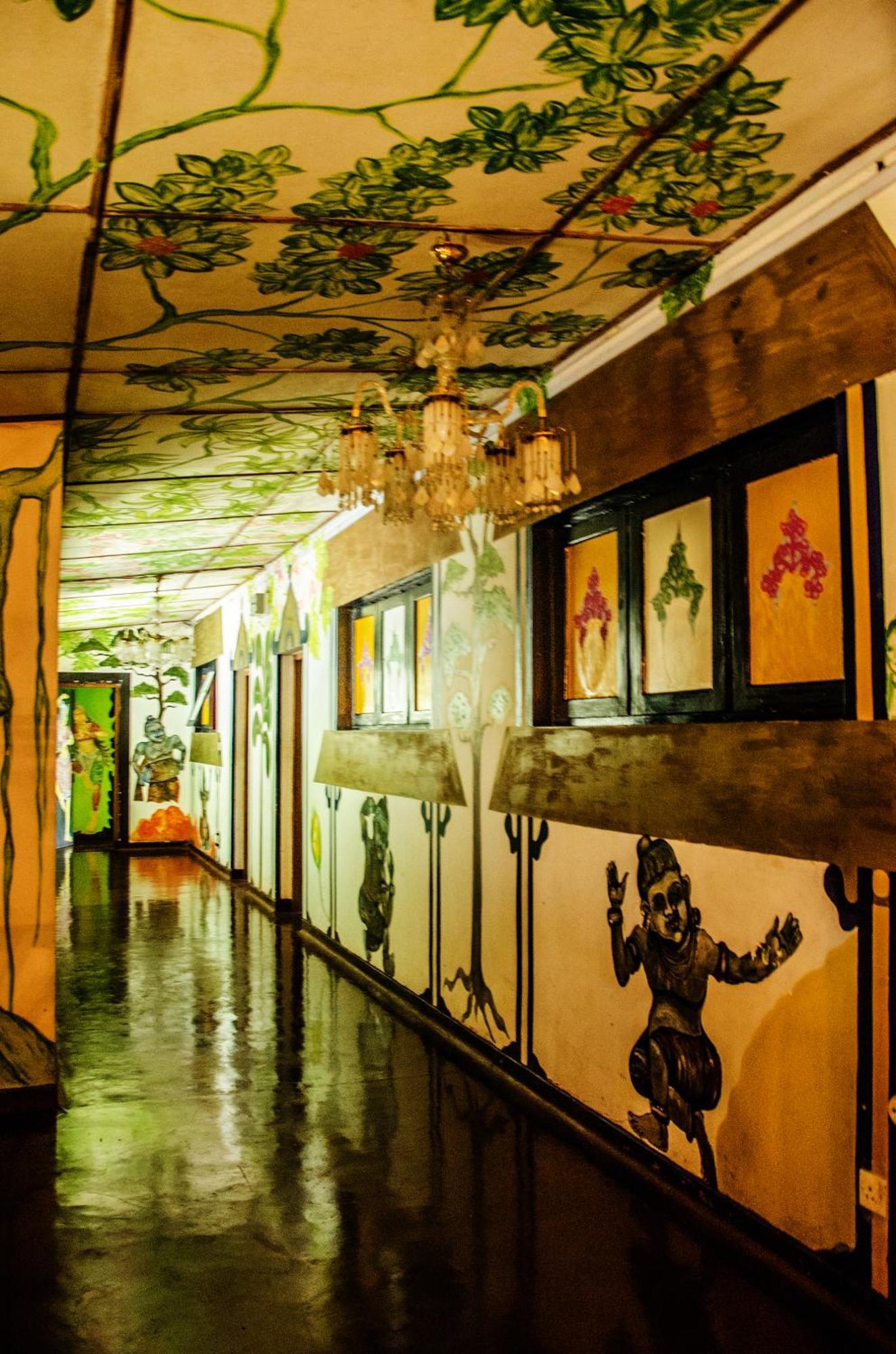 Helgasfolly Anti Hotel Residence Kandy Exterior photo