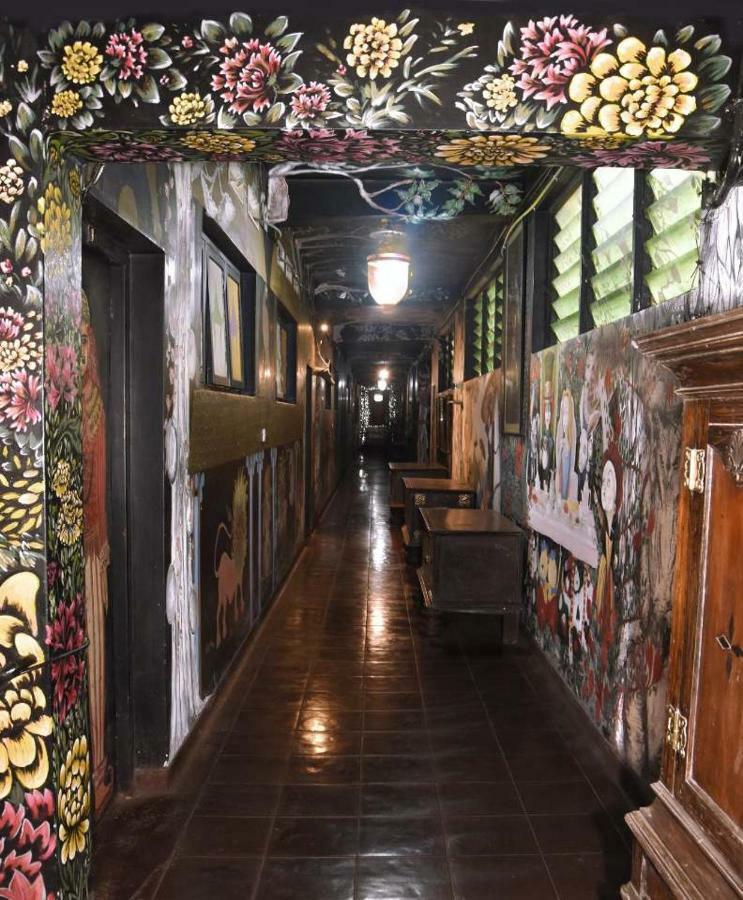 Helgasfolly Anti Hotel Residence Kandy Exterior photo